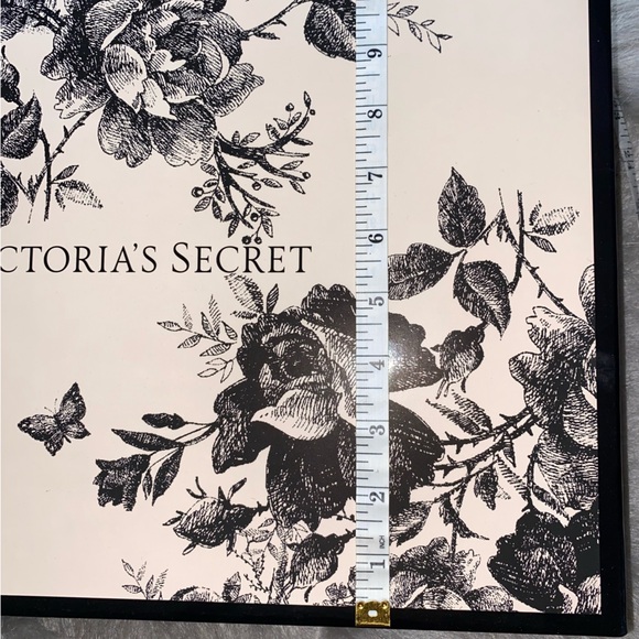 Victoria’s Secret Gift Box - Picture 4 of 5